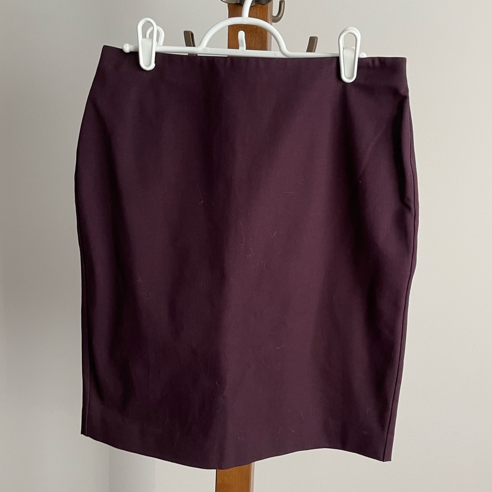 Banana Republic Pencil Skirt- size 4 NWT